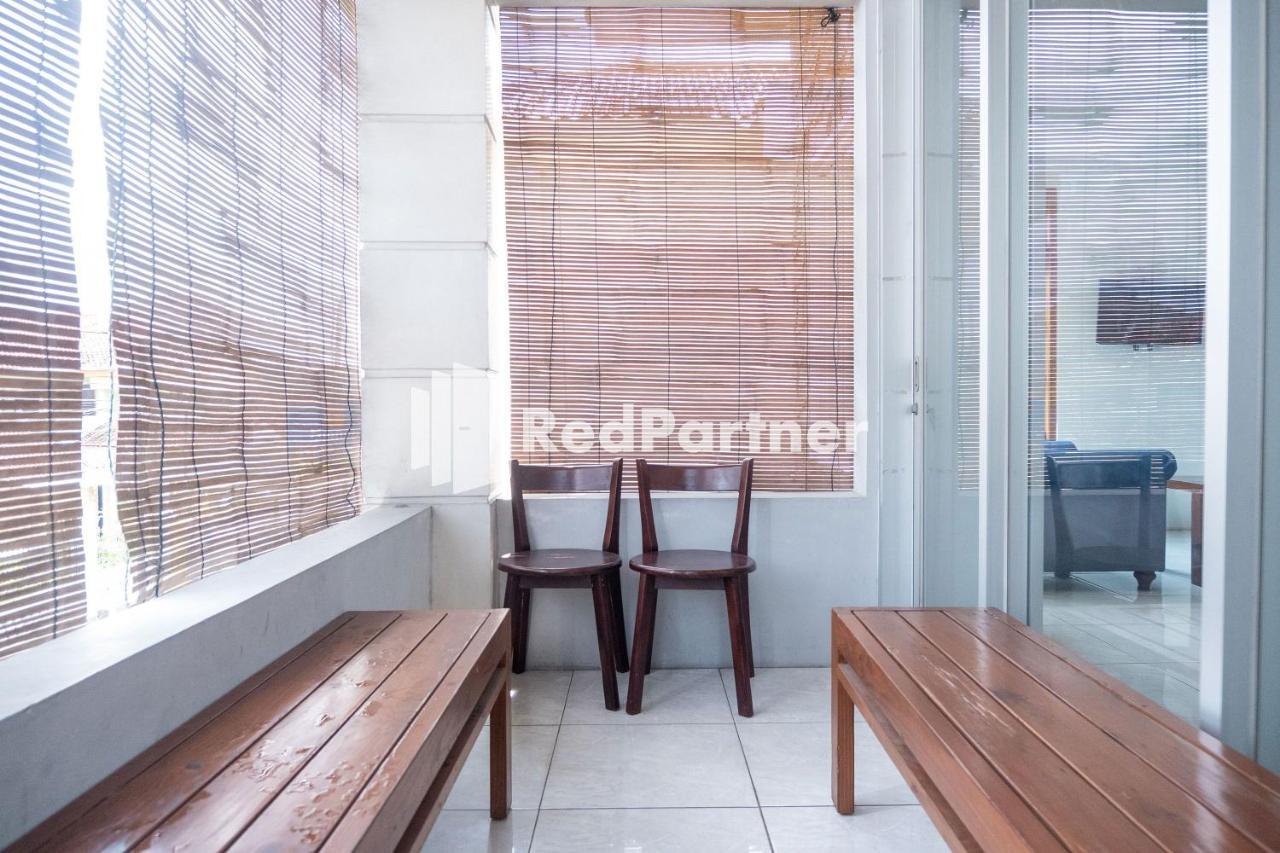Omah Capung Near Malioboro Area Mitra Reddoorz Hotel Yogyakarta Eksteriør billede